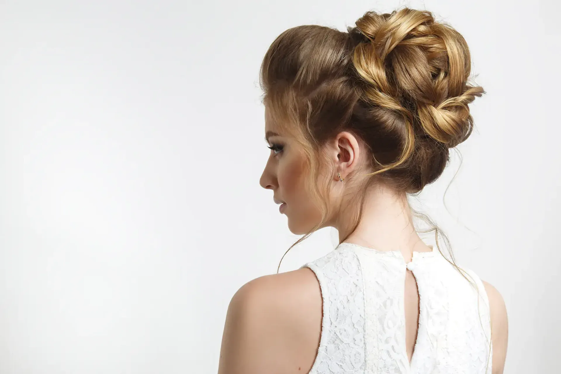 Coiffure de cérémonie réalisée au Salon de Muriel à Bordeaux